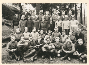 Klassebilde av 7. klasse ved Eydehavn skole i 1935